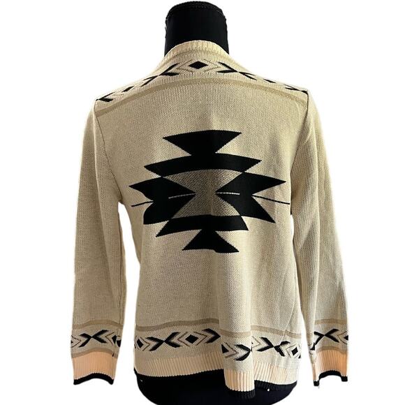 Fringed Aztec Print Off White Open Front Asymmetrical Cardigan Shacket, … - Picture 4 of 9